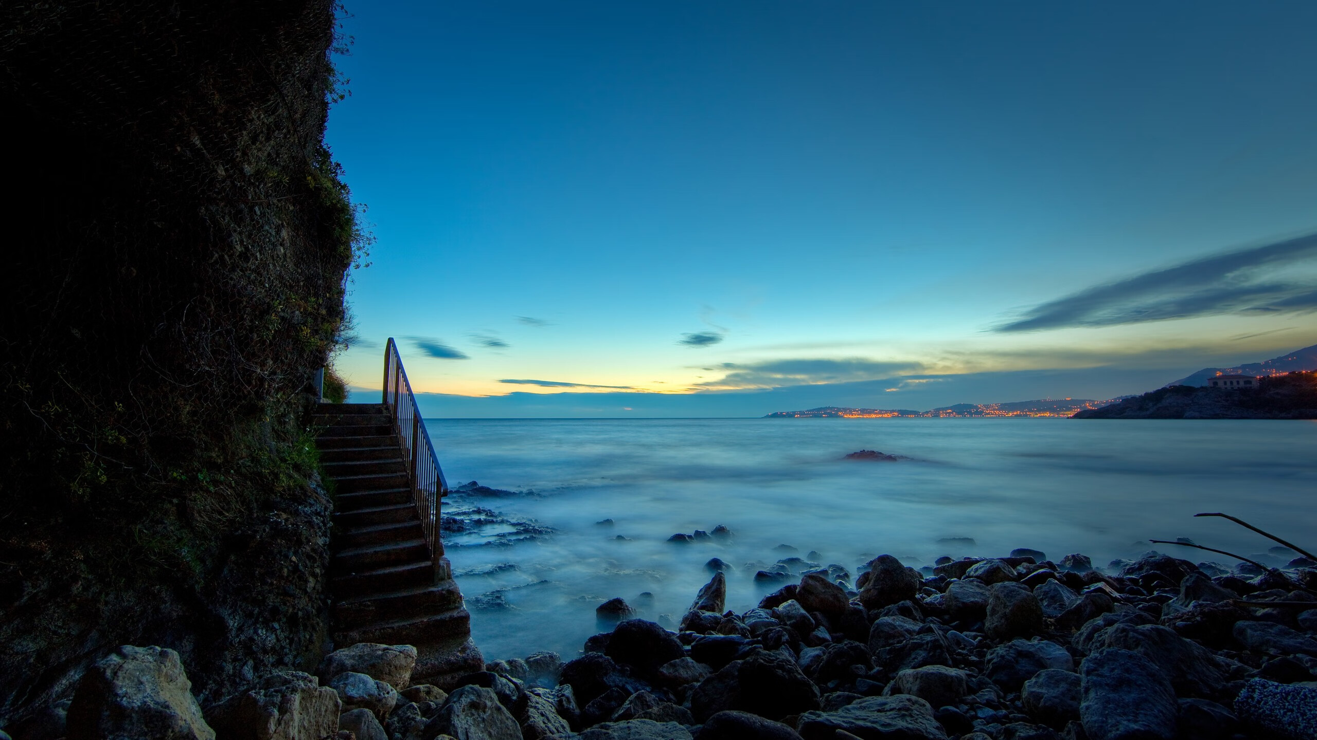 熊猫体育全站-职业俱乐部引入高水平外教推动训练节奏和强度，国内外职业俱乐部的发展
